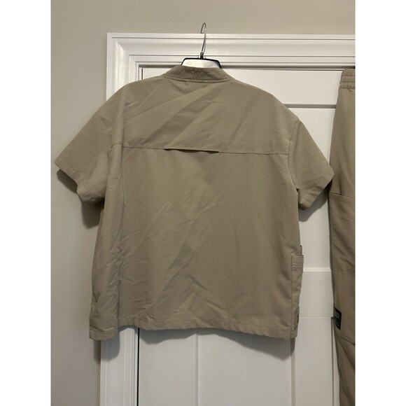 FIGS STAR WARS Mandalorian Baby Yoda Scrub Set Tan XL Top Large Tall Joggers - Picture 10 of 11